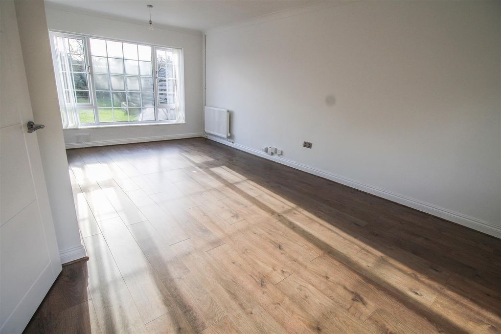 Property photo 3 of 8 Img_9406.Jpg