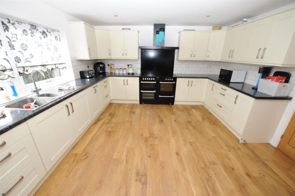 Property photo 3 of 25