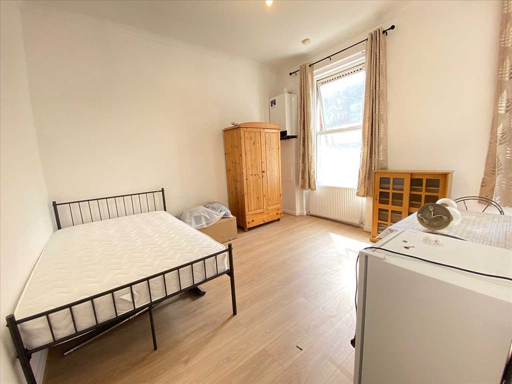 Property photo 3 of 5