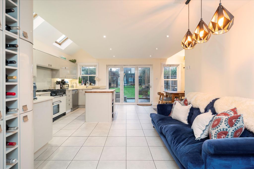 Property photo 3 of 19 Image