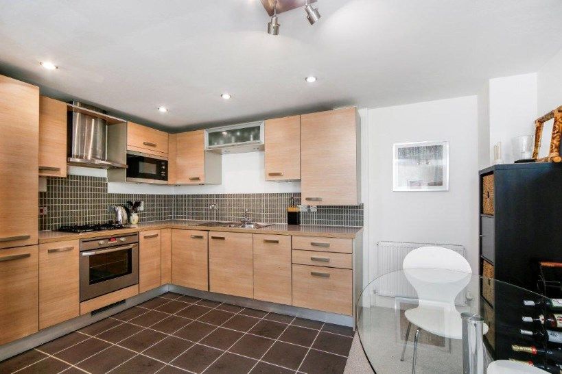 Property photo 1 of 10 Kitchen