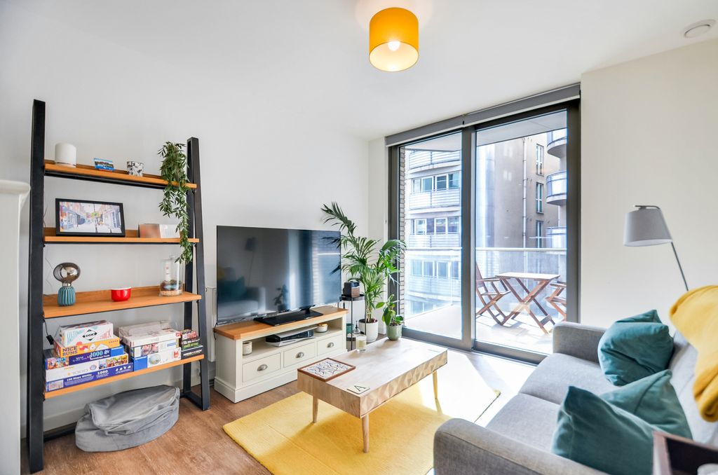 Property photo 1 of 20 Lounge Area_Pic_1 (2).Jpg