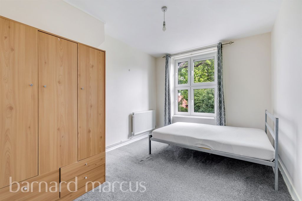 Property photo 3 of 7 Bedroom 1