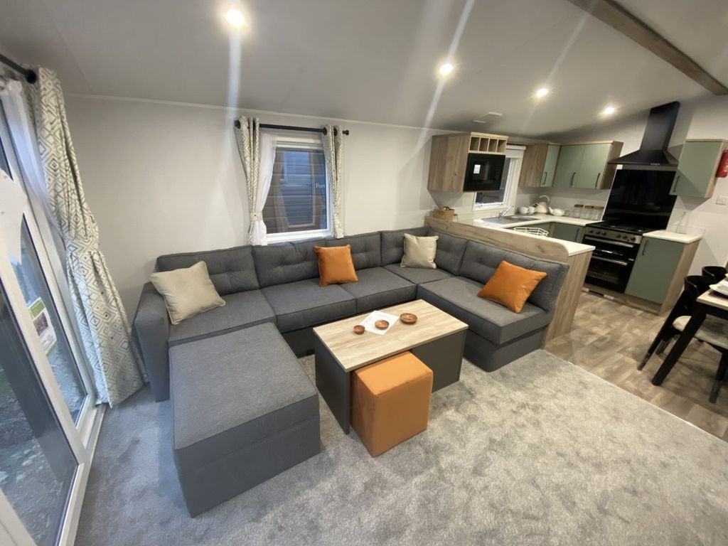 Property photo 2 of 5 Buxton 2