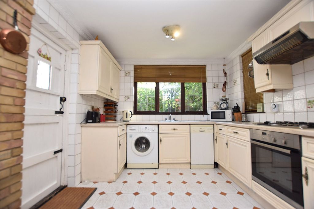 Property photo 2 of 19 Kitchen