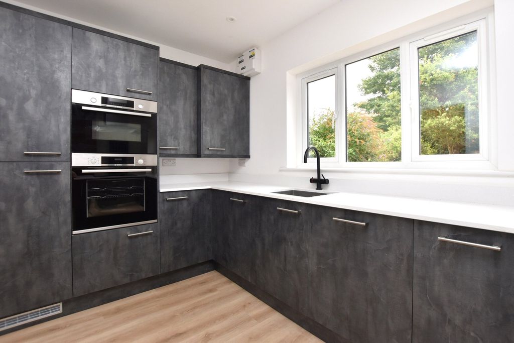 Property photo 2 of 15 Kitchen/Diner