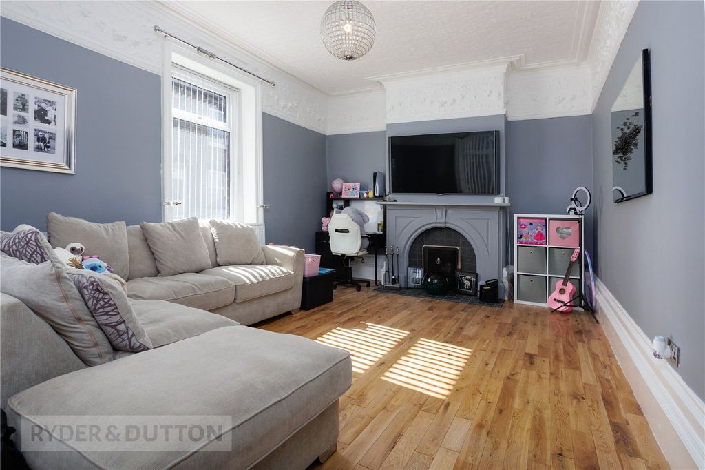 Property photo 3 of 24 Lounge (1)