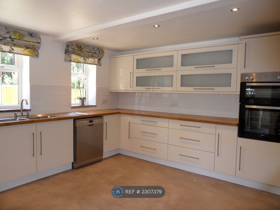 Property photo 2 of 19 Kitchen