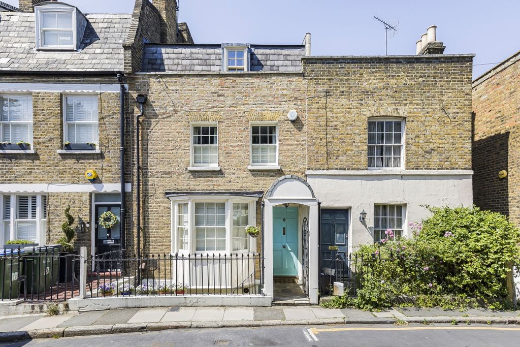 Property photo 3 of 25 Maidenstone Hill ...