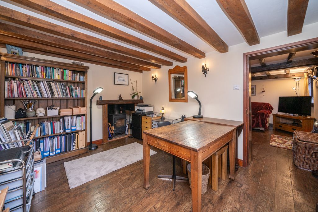 Property photo 2 of 25