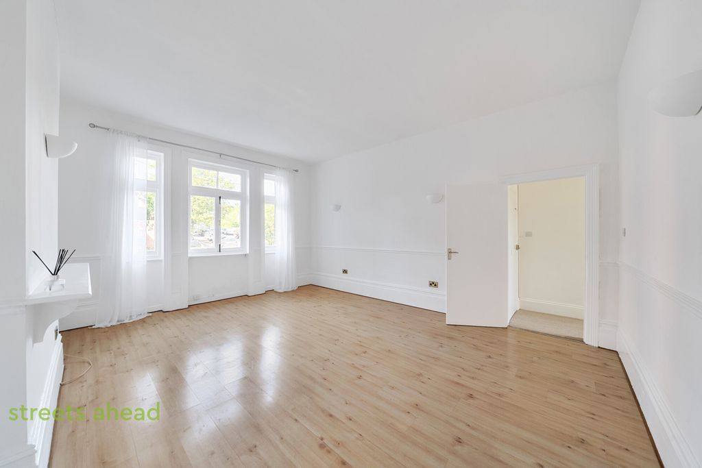 Property photo 2 of 12 Bed97795-E131-465...