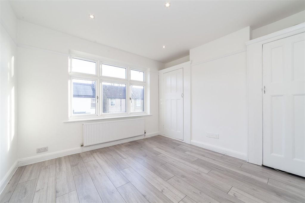 Property photo 3 of 12 Tvni4By8Aeksded0v-Qviw