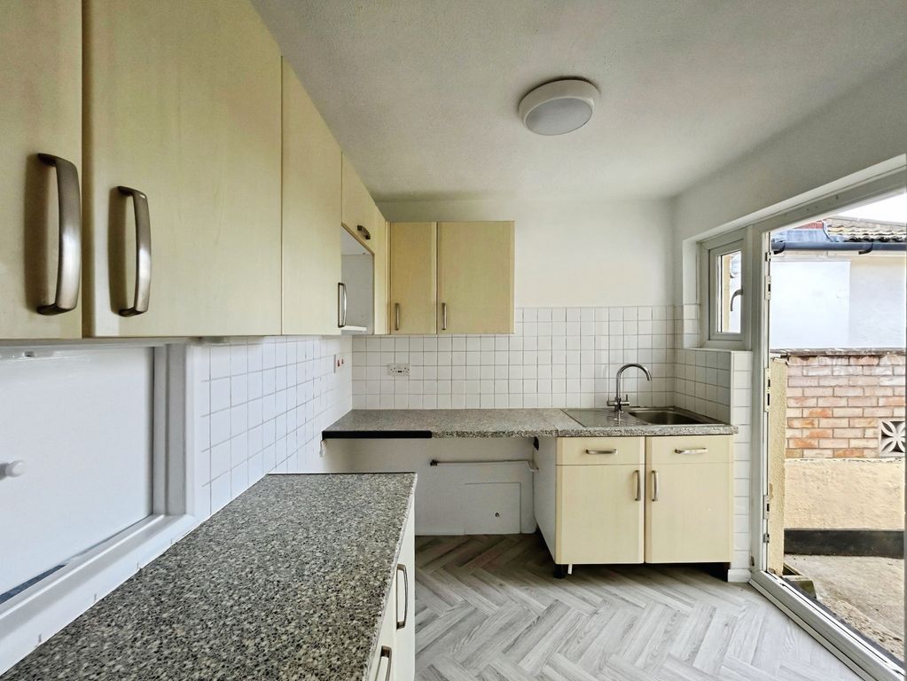 Property photo 3 of 15 Kitchen