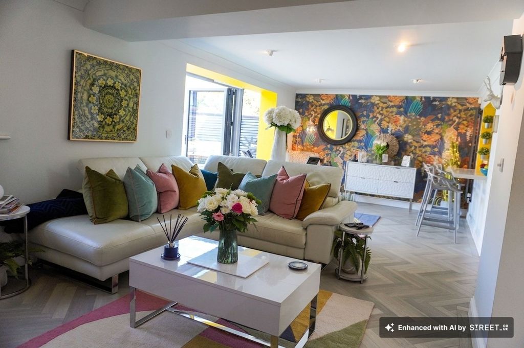 Property photo 1 of 41 Lounge