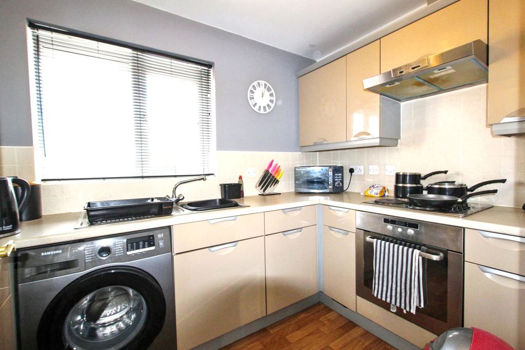 Property photo 2 of 17