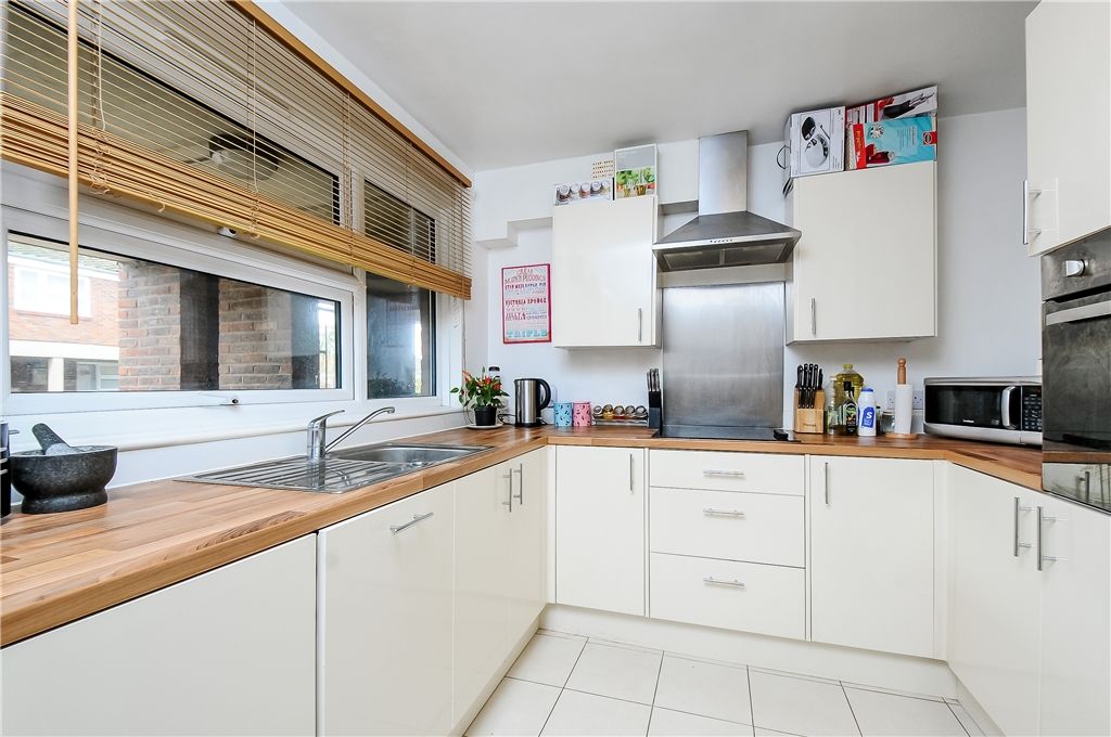 Property photo 3 of 6 Kitchen