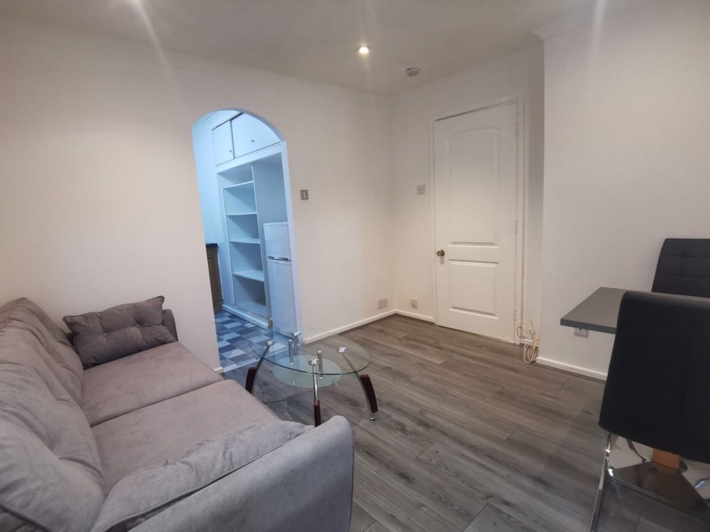 Property photo 2 of 10 Lounge