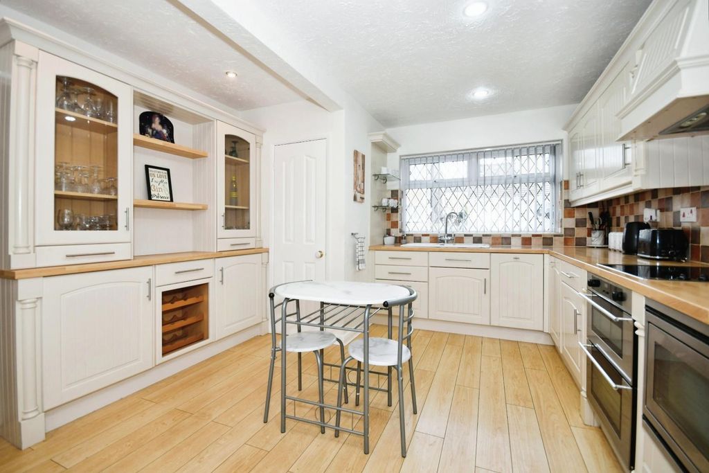 Property photo 2 of 20 Kitchen