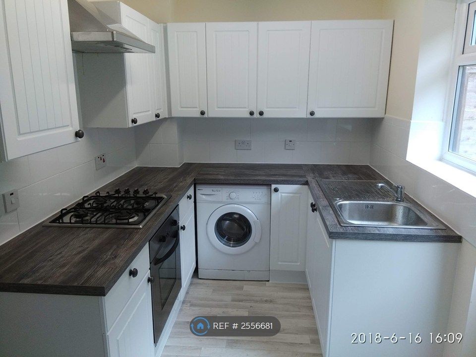 Property photo 3 of 9 Kitchen