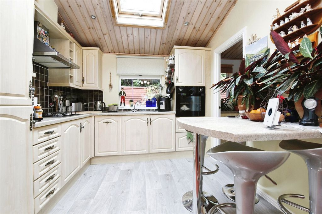 Property photo 2 of 17 Picture No. 01