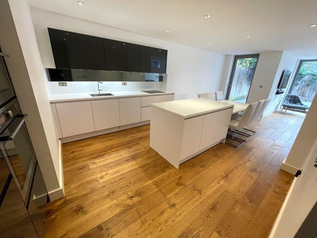 Property photo 1 of 15 Kitchen 1.Jpg