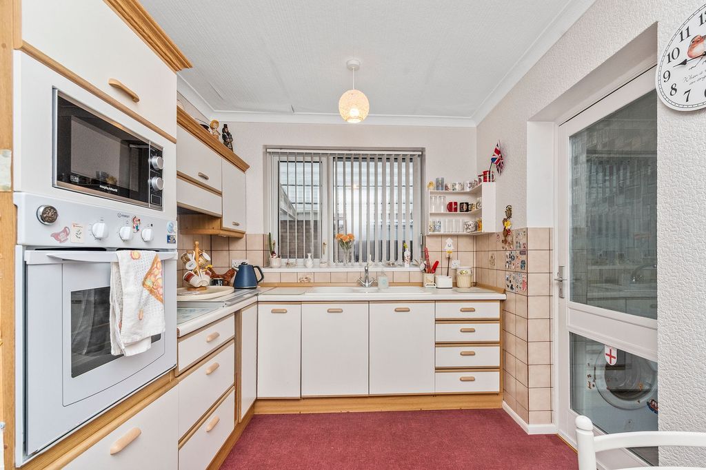 Property photo 2 of 20