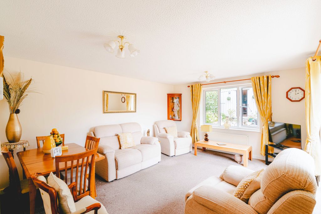 Property photo 2 of 17 2