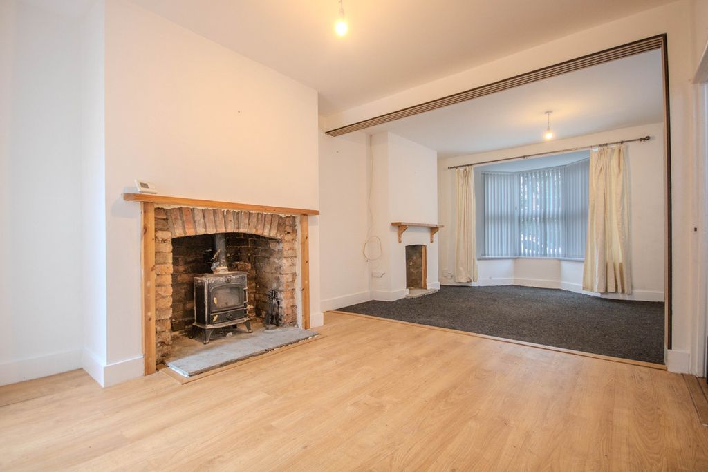 Property photo 2 of 27