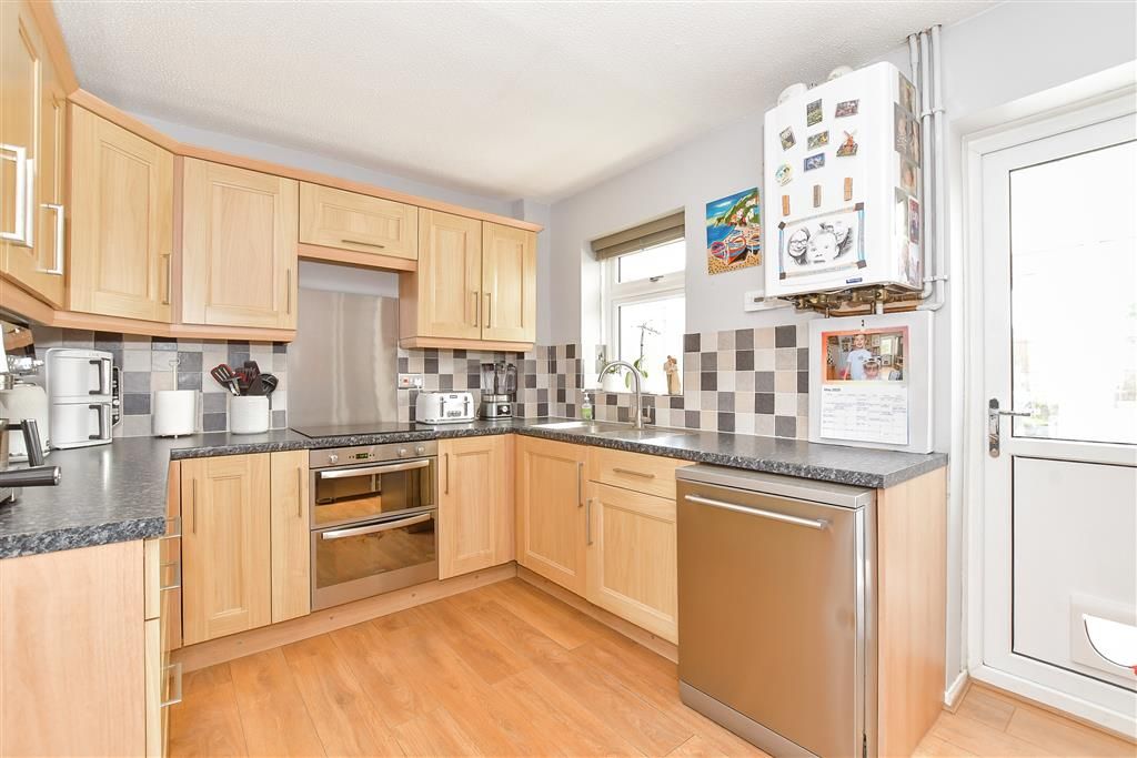 Property photo 1 of 11 Kitchen