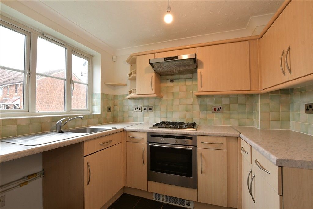 Property photo 3 of 8 Kitchen