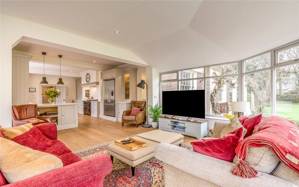 Property photo 3 of 26 Conservatory