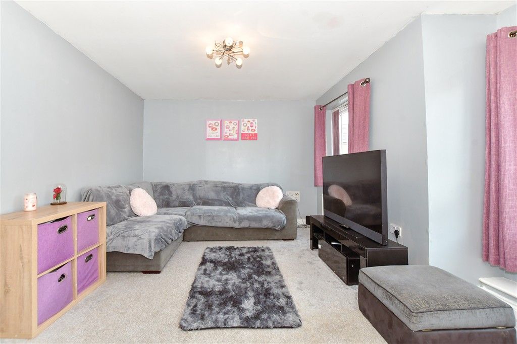 Property photo 3 of 10 Lounge