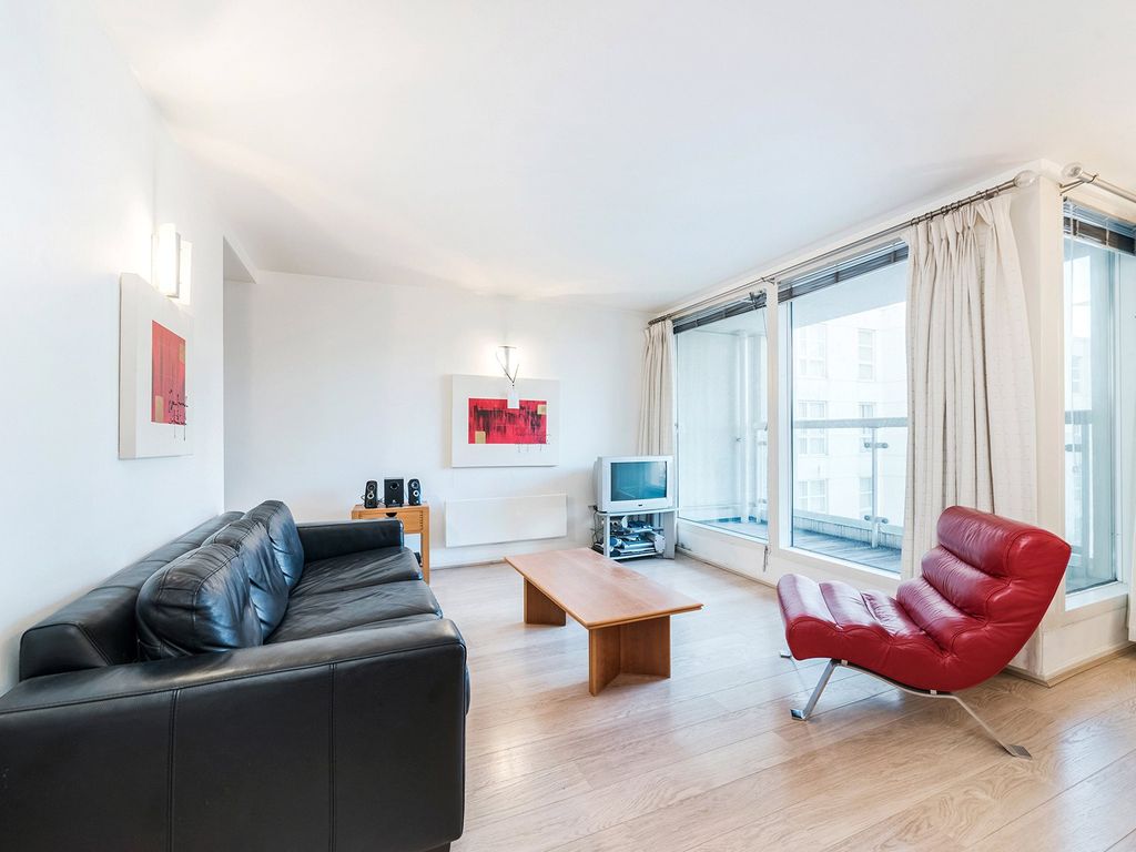 Property photo 2 of 8 Docklands E14