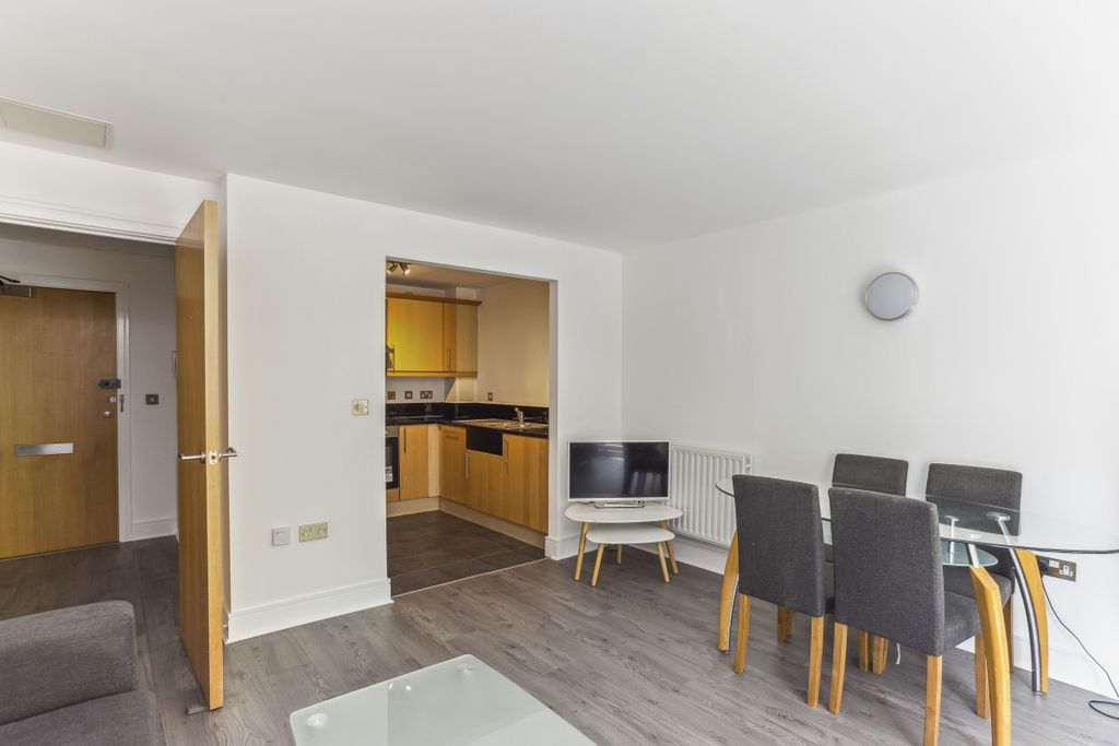 Property photo 3 of 16 Dining Area