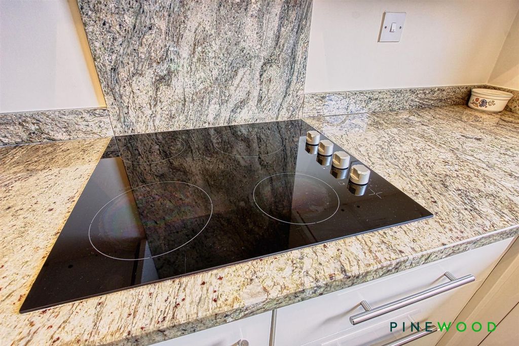 Property photo 3 of 14 Kitchen