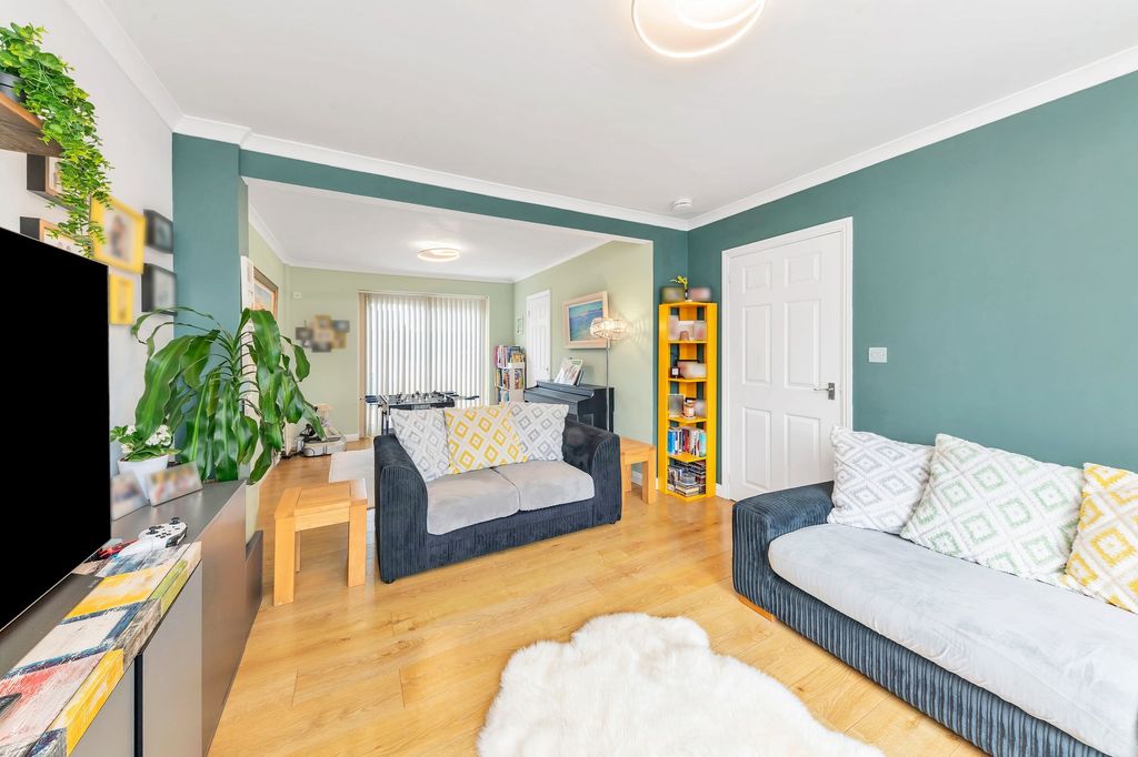 Property photo 3 of 34