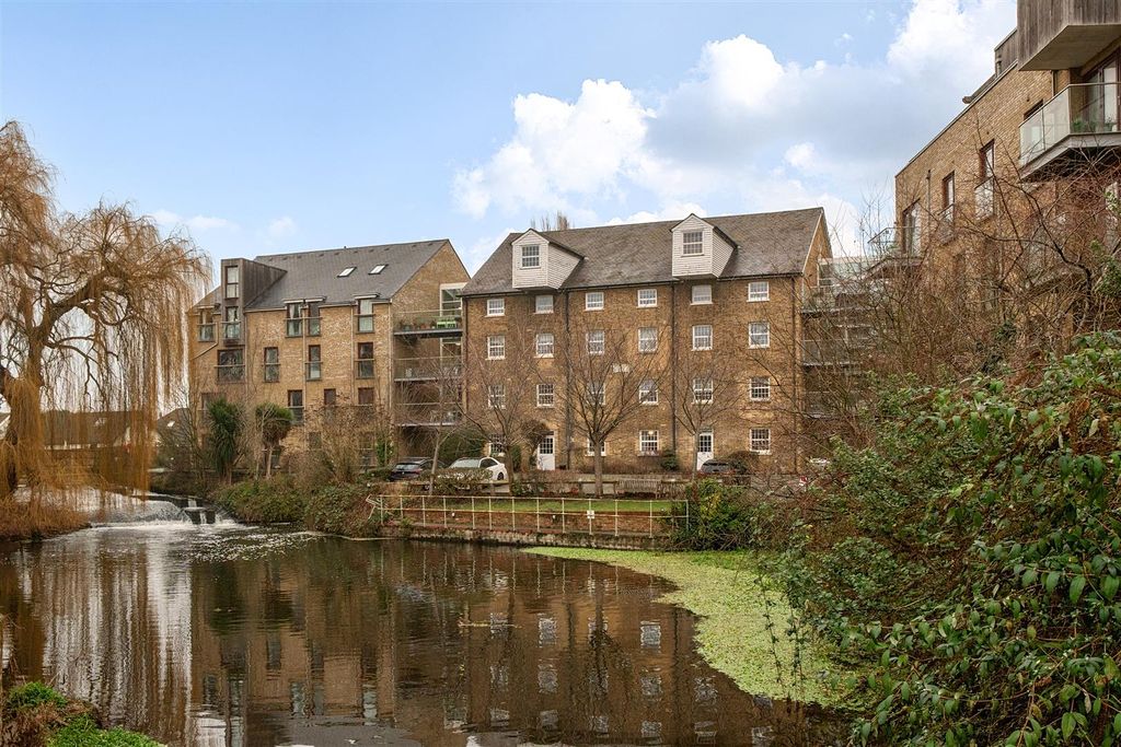 Property photo 1 of 17 External