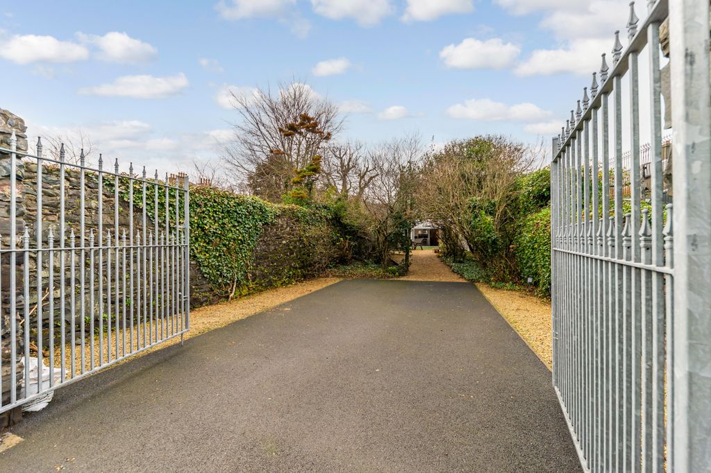 Property photo 3 of 68 113