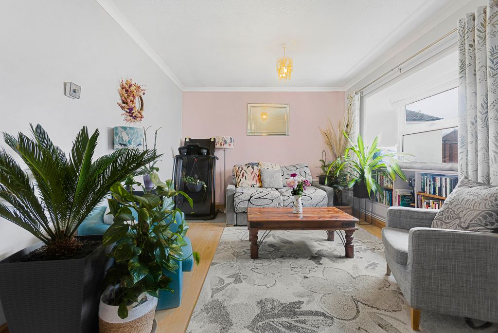 Property photo 3 of 13 64819Cfe6B7708F12d395747B809Eb4922d70703.Jpg