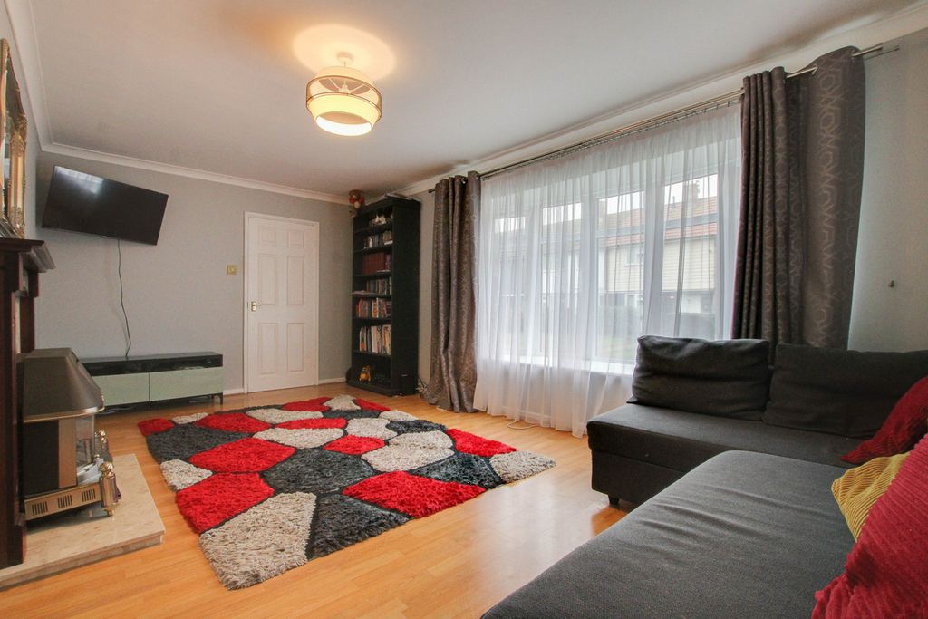 Property photo 2 of 25