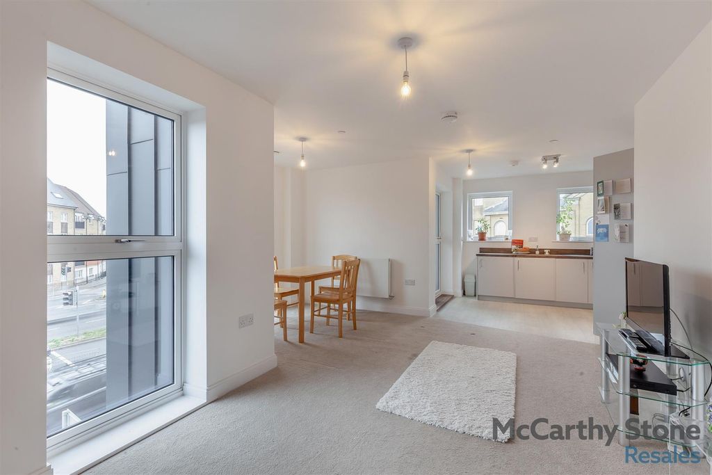 Property photo 2 of 19 8664440-Interior03.Jpg