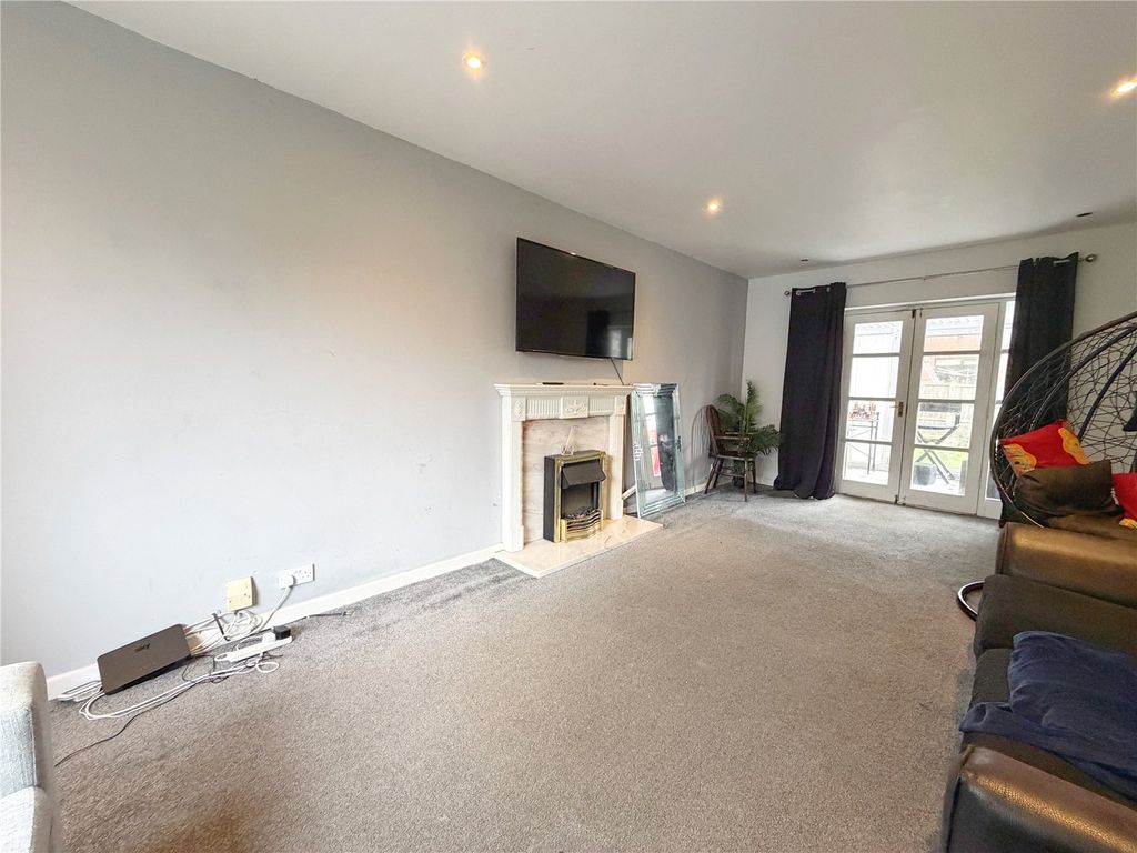 Property photo 3 of 16 Picture No. 12