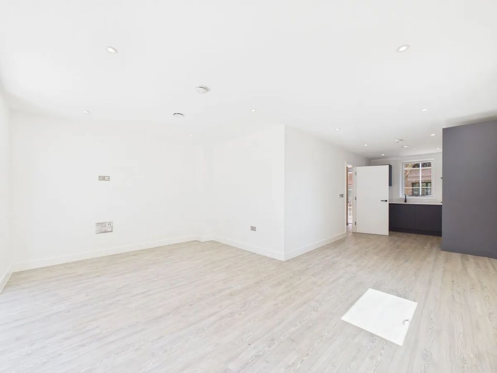 Property photo 3 of 19 Photo 11