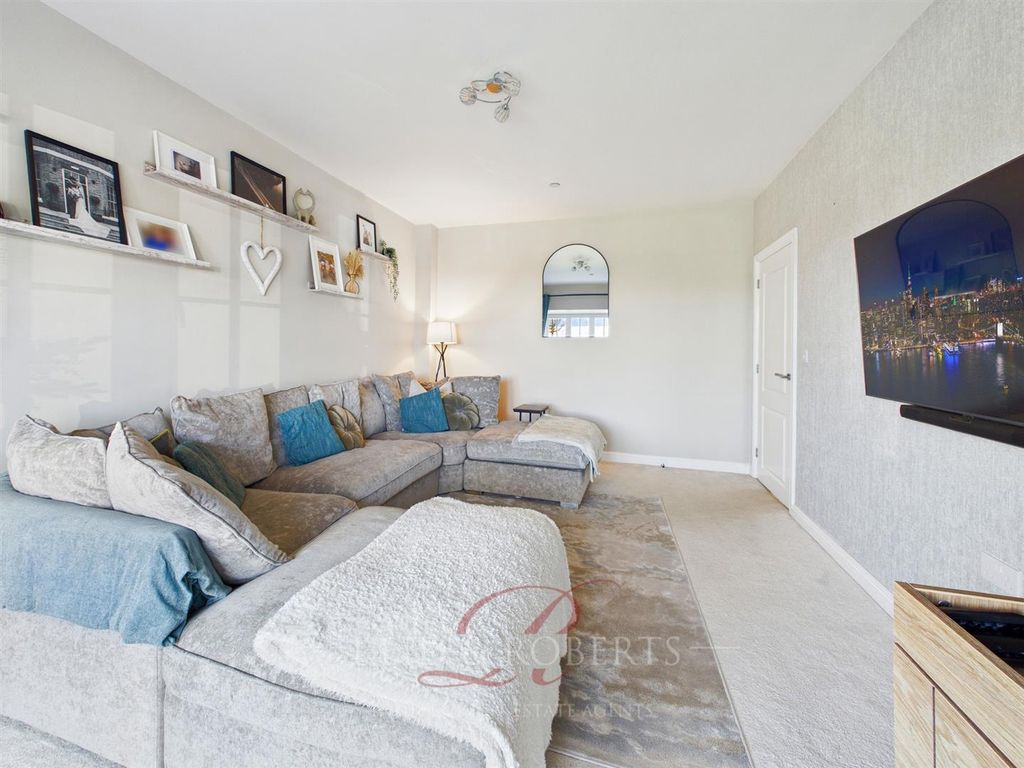 Property photo 3 of 38 Cam03999G0-Pr0222-Still002.Jpg