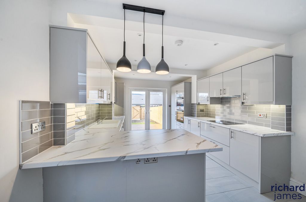 Property photo 3 of 17 Ac641A0c1E6F4B34B1B3E3509c8553F7