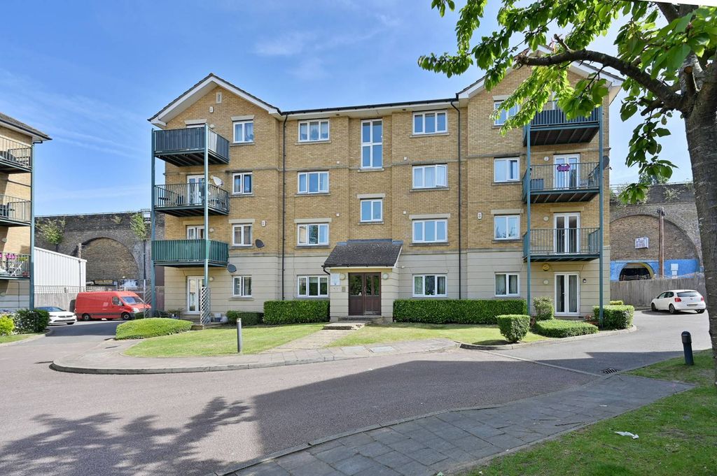 Property photo 2 of 12