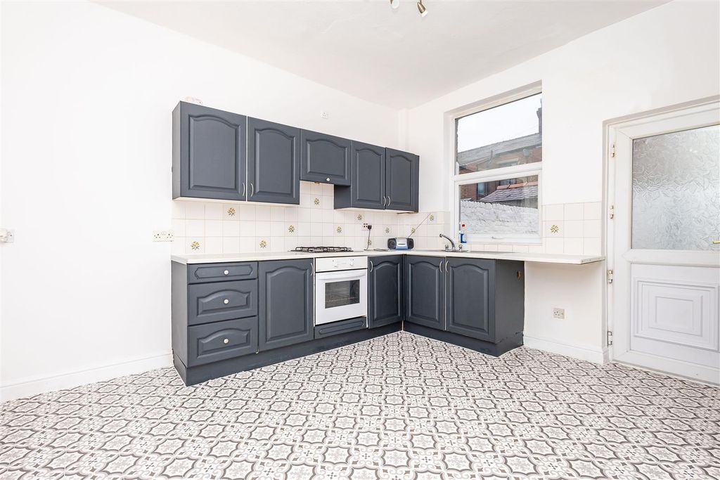 Property photo 3 of 13 Kitchen