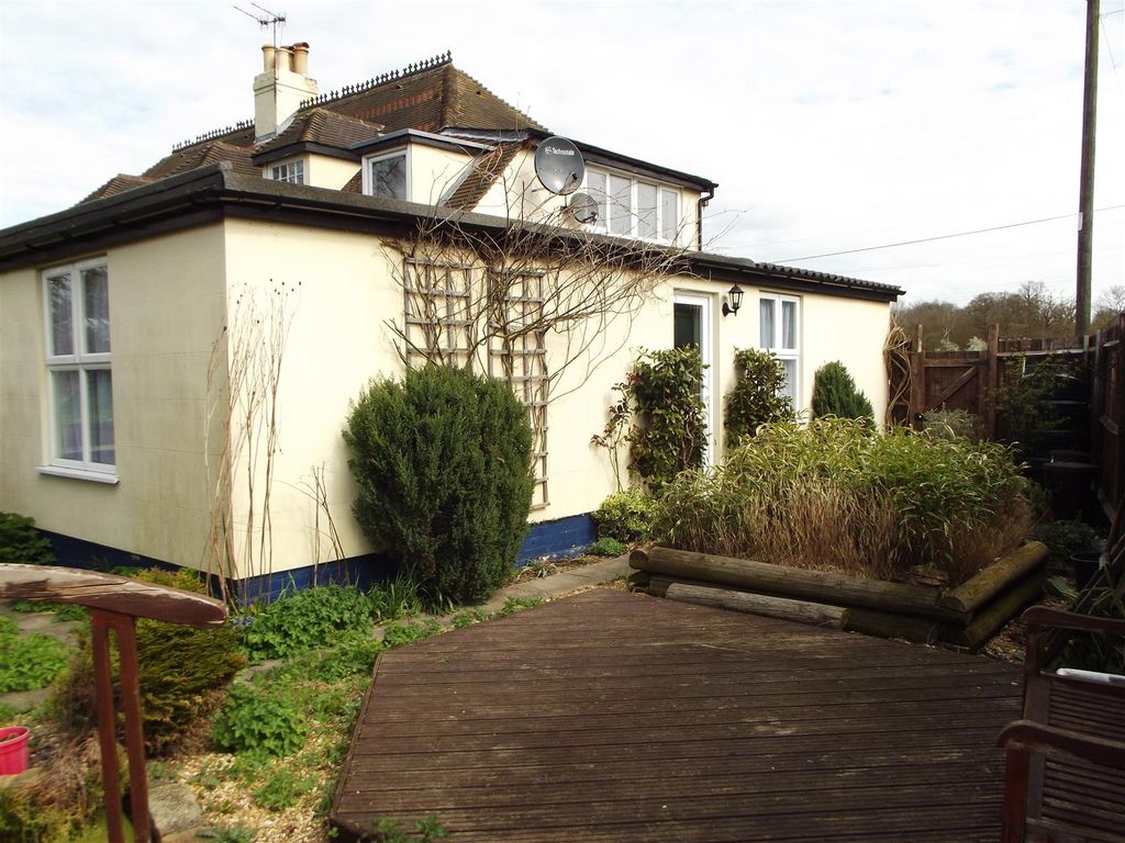 Property photo 1 of 7 Front