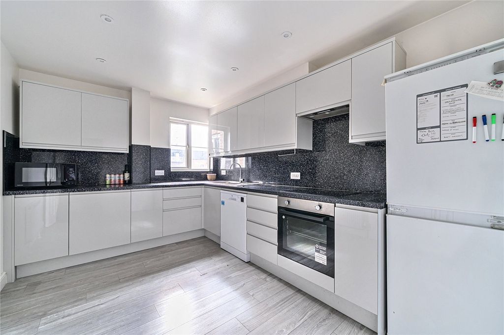 Property photo 2 of 10 Picture No. 06