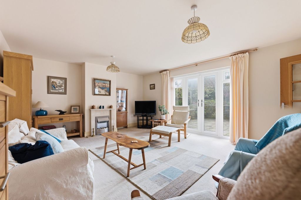 Property photo 3 of 40